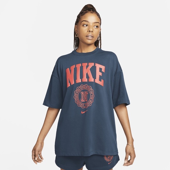 Nike - Sportswear Essentials Oversized T-Shirt - Picture 1 of 6